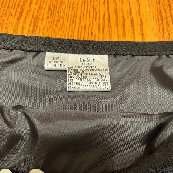 Le Suit Black Knee-Length Fluted Hem Pencil Skirt Size 8P - Picture 6 of 6